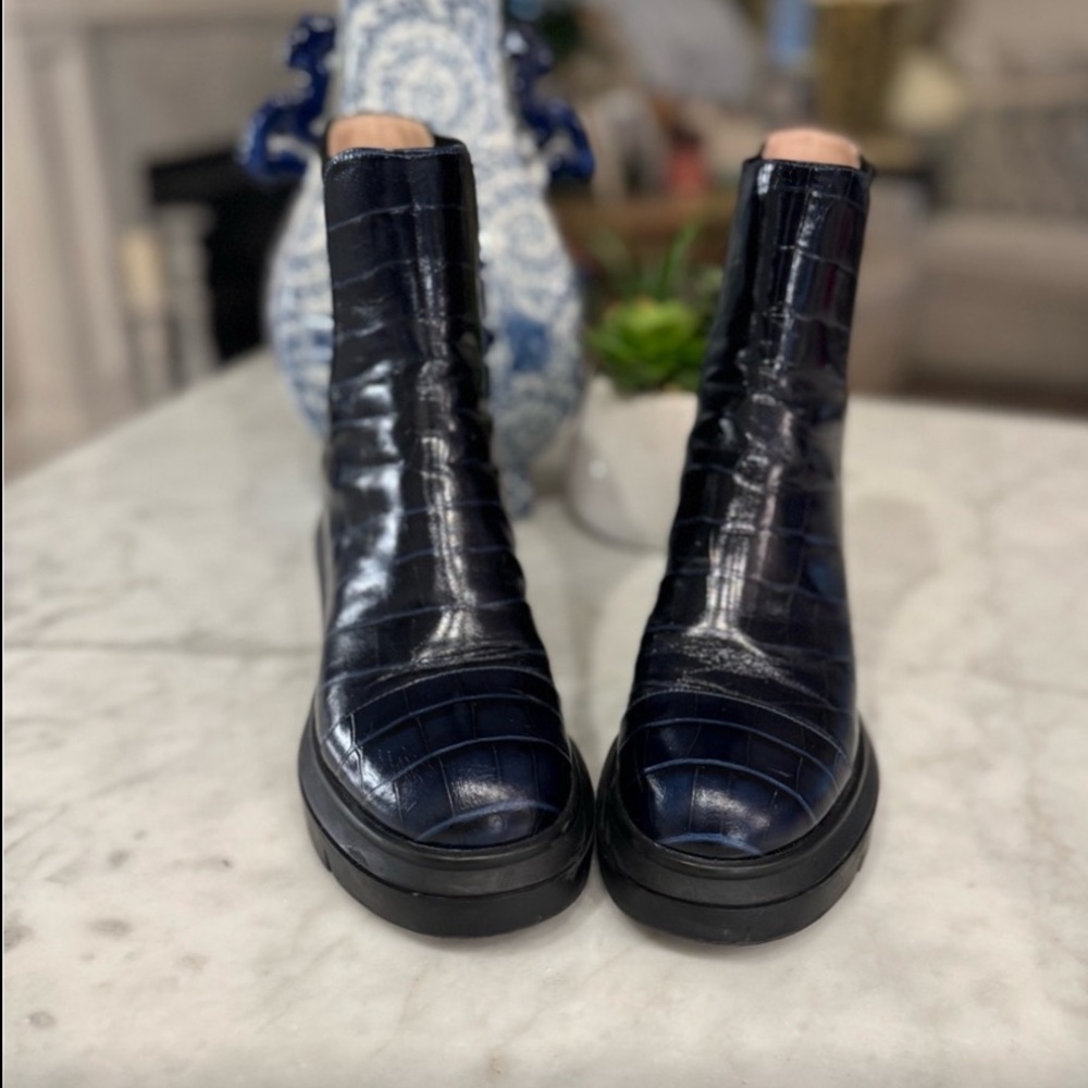 🖤 STUART WEITZMAN NORAH INDIGO CROC-EMBOSSED LEATHER BOOTS!